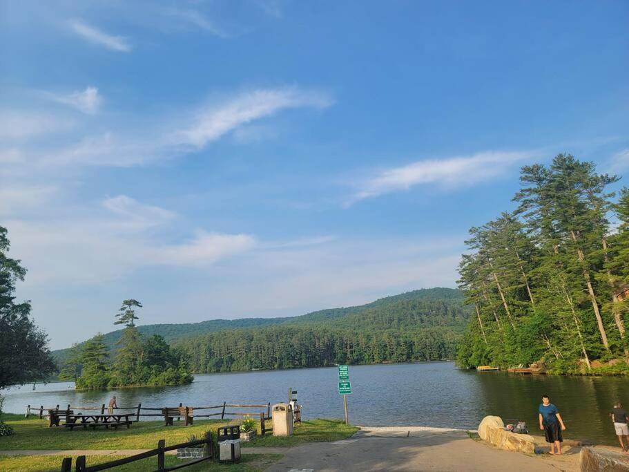 Lake Luzerne The Cozy Red Cottage מראה חיצוני תמונה